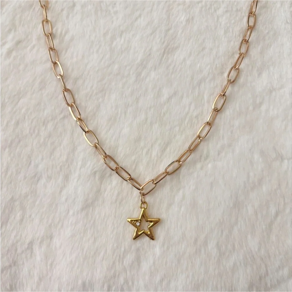 5/$15 🩷 MUST BUNDLE Gold Star Pendant Chain Necklace